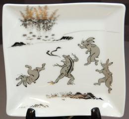 香蘭社 角皿(鳥獣戯画・相撲)