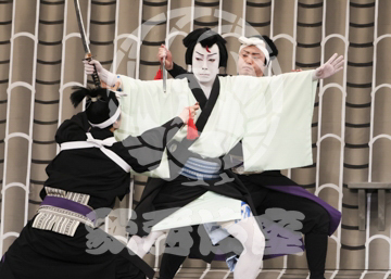 【5月】弁天娘女男白浪極楽寺屋根の場