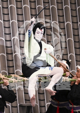 【5月】弁天娘女男白浪極楽寺屋根の場