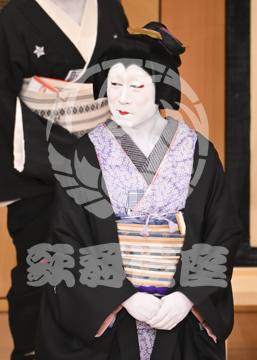 【2月】弥栄芝居賑猿若座芝居前