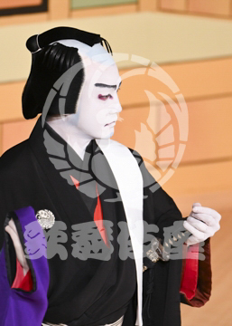 【2月】弥栄芝居賑猿若座芝居前